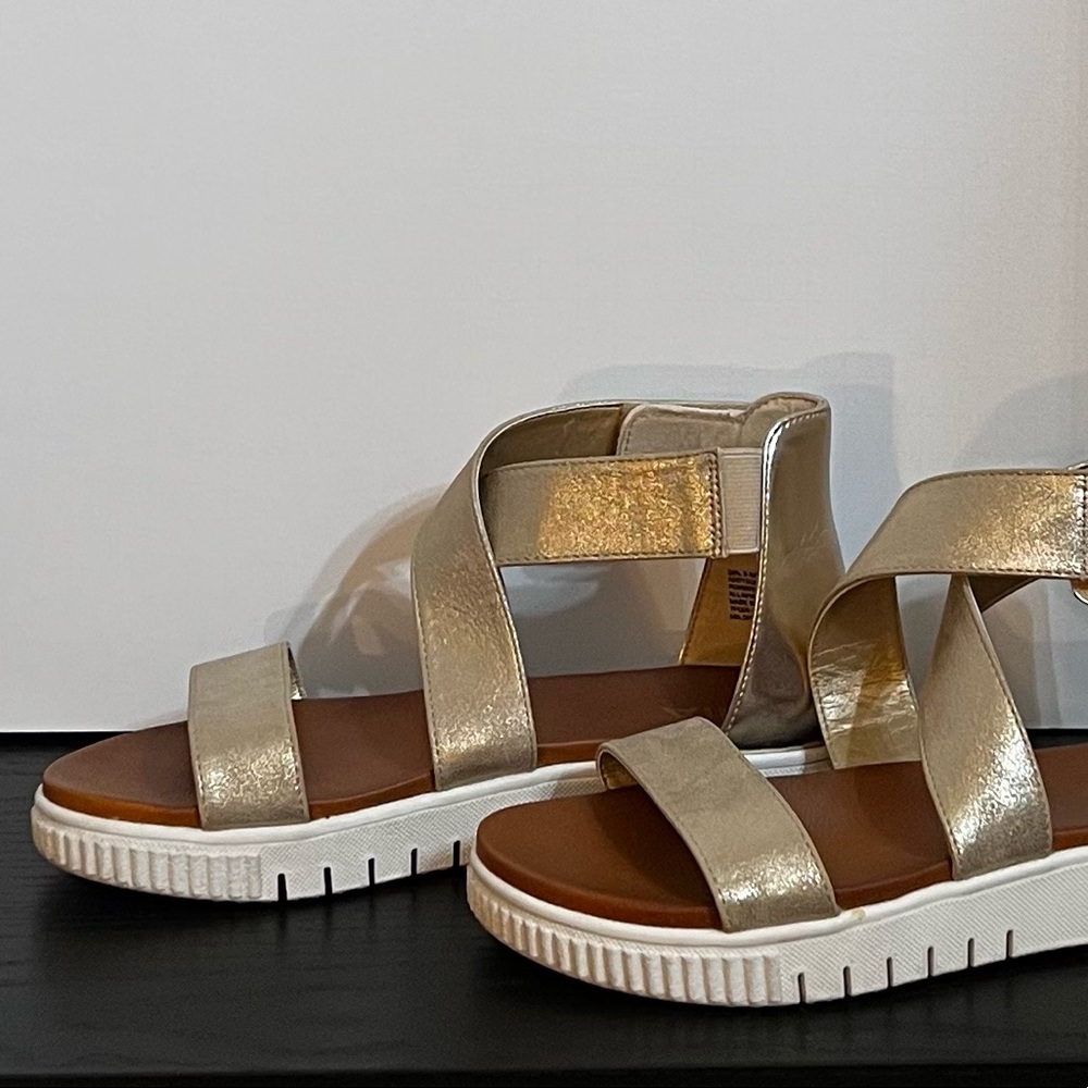 Girls sandals size 5